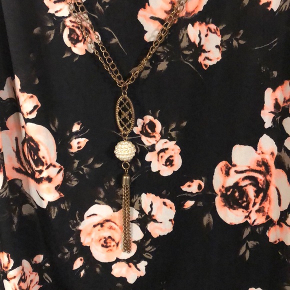 Floral top - Picture 2 of 2